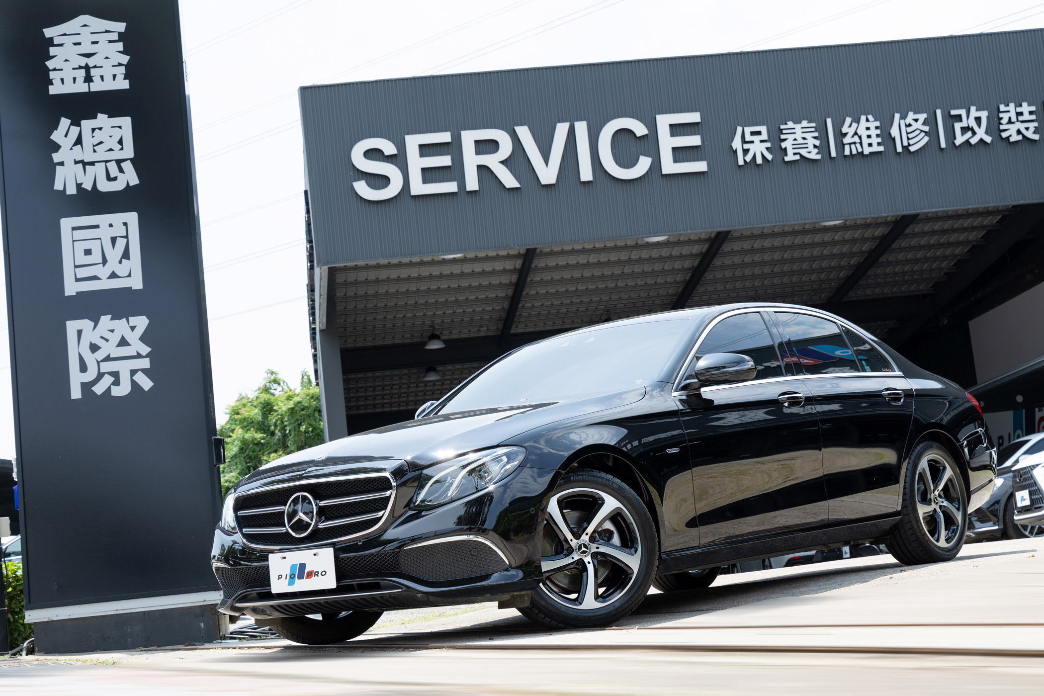 Mercedes-Benz E200