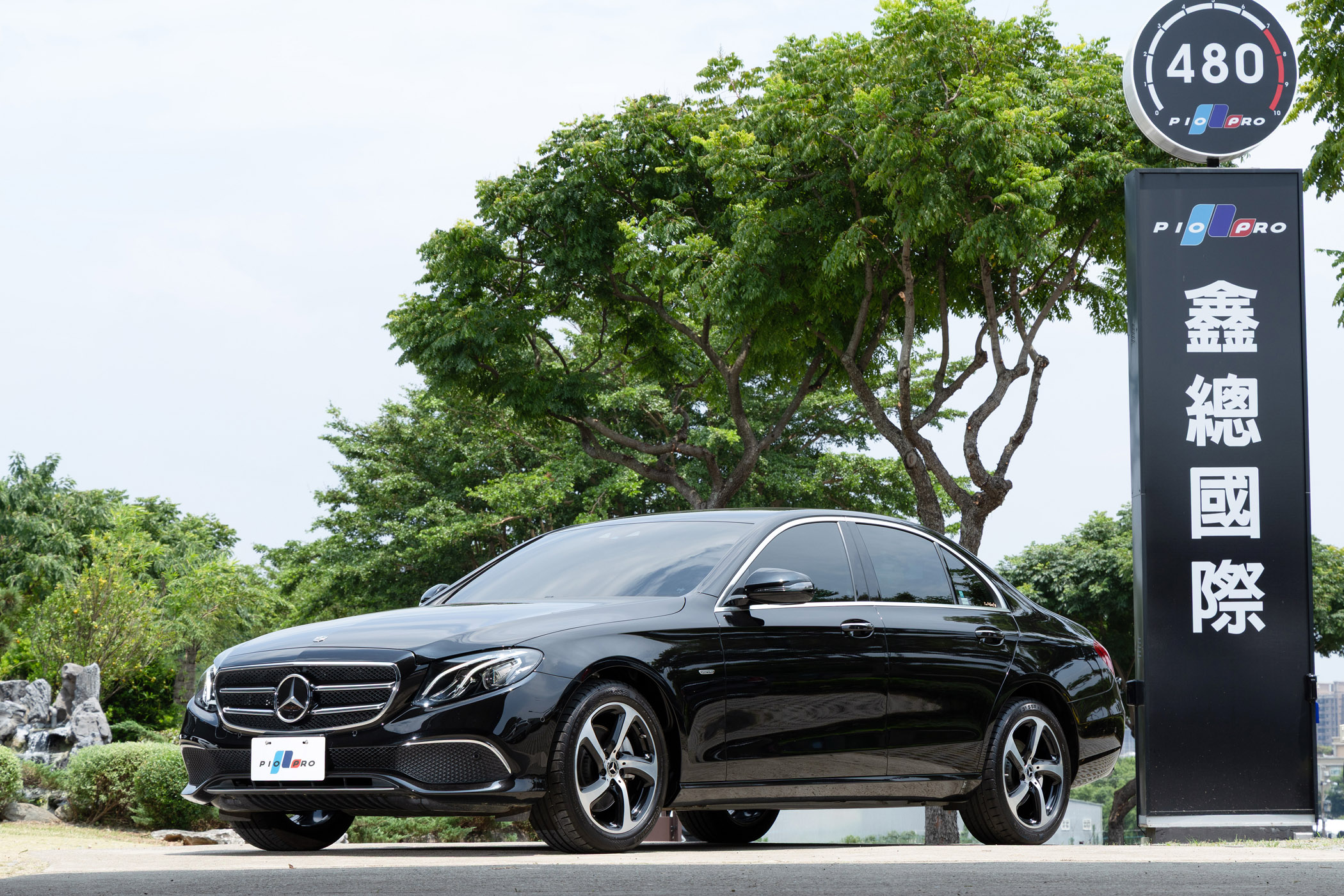 Mercedes-Benz E200
