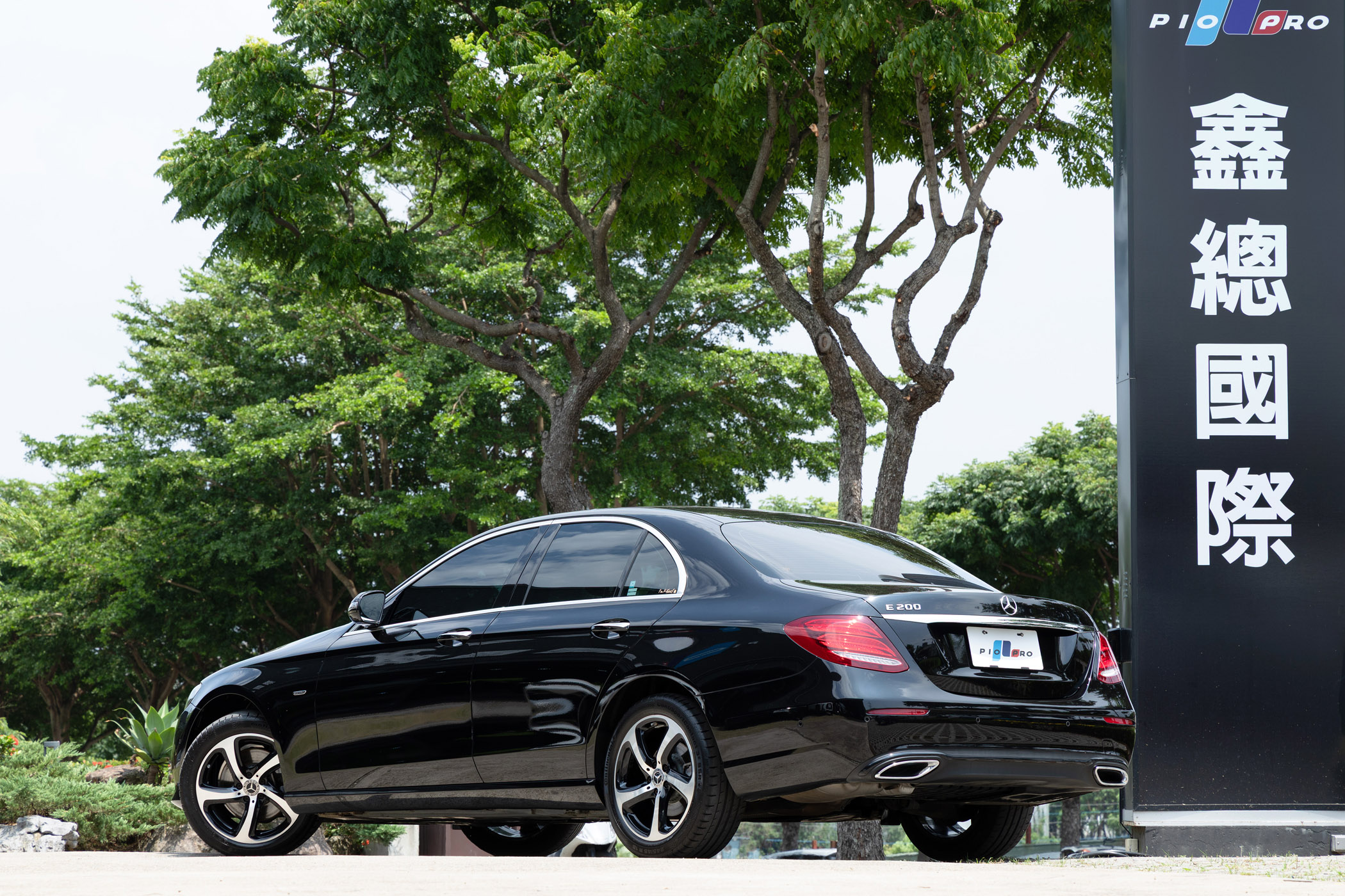 Mercedes-Benz E200