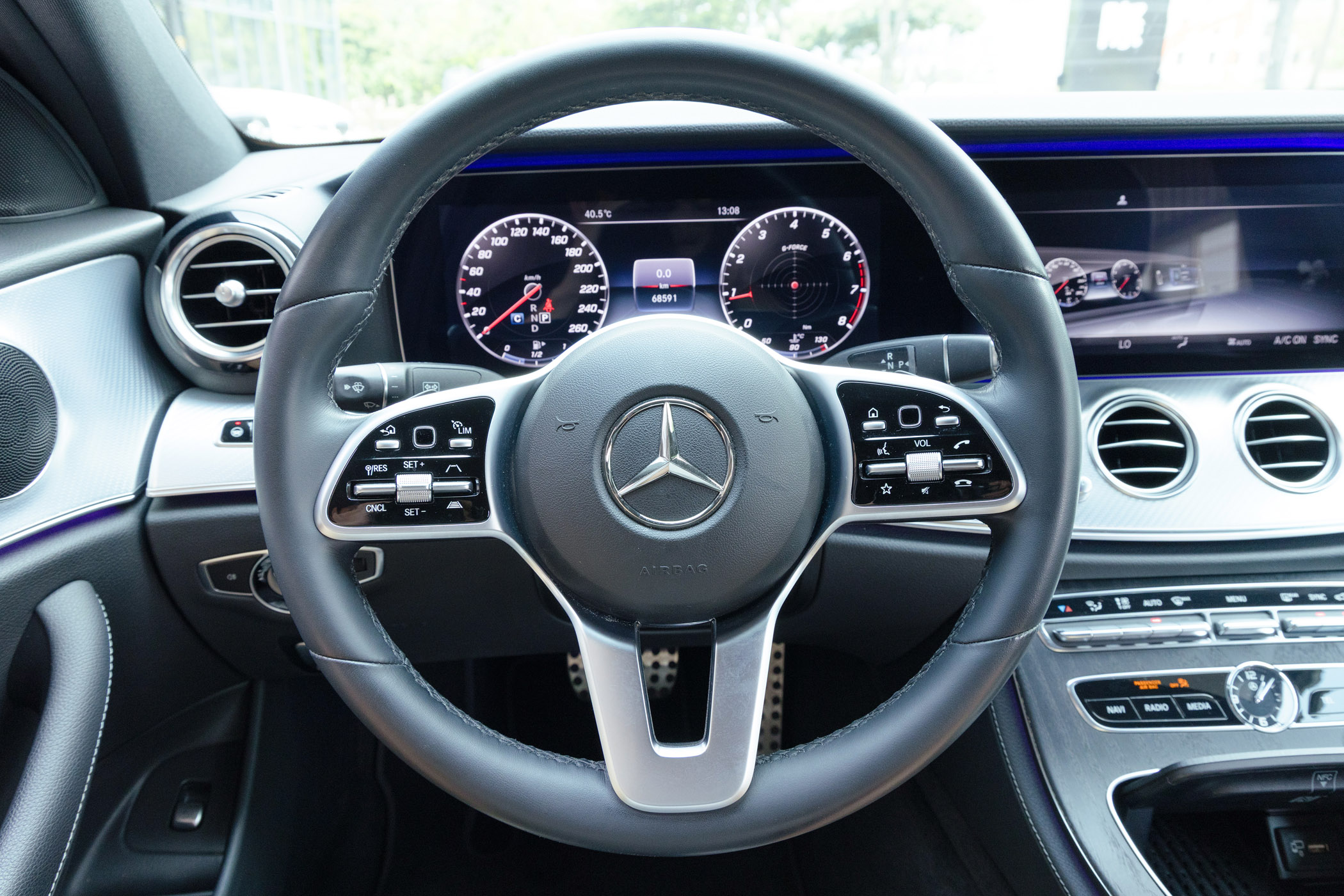 Mercedes-Benz E200