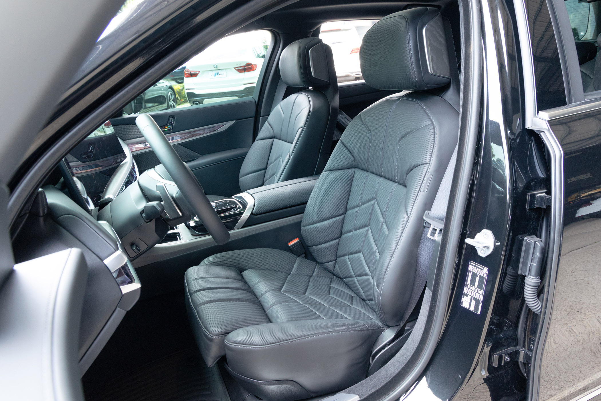 BMW 740i