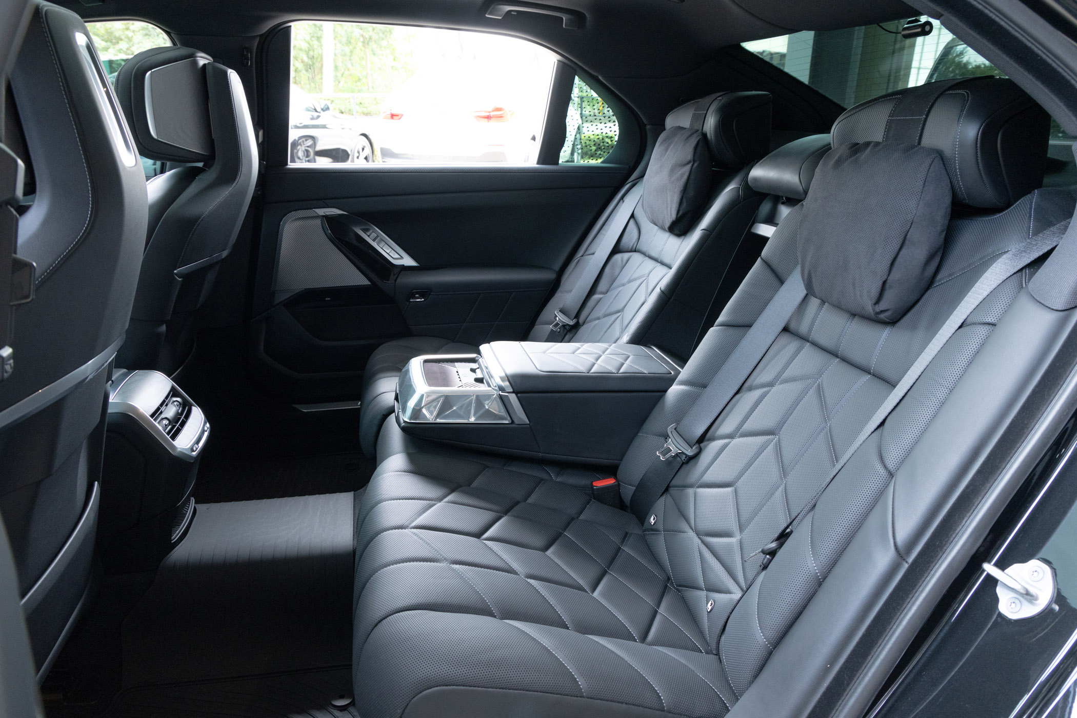 BMW 740i
