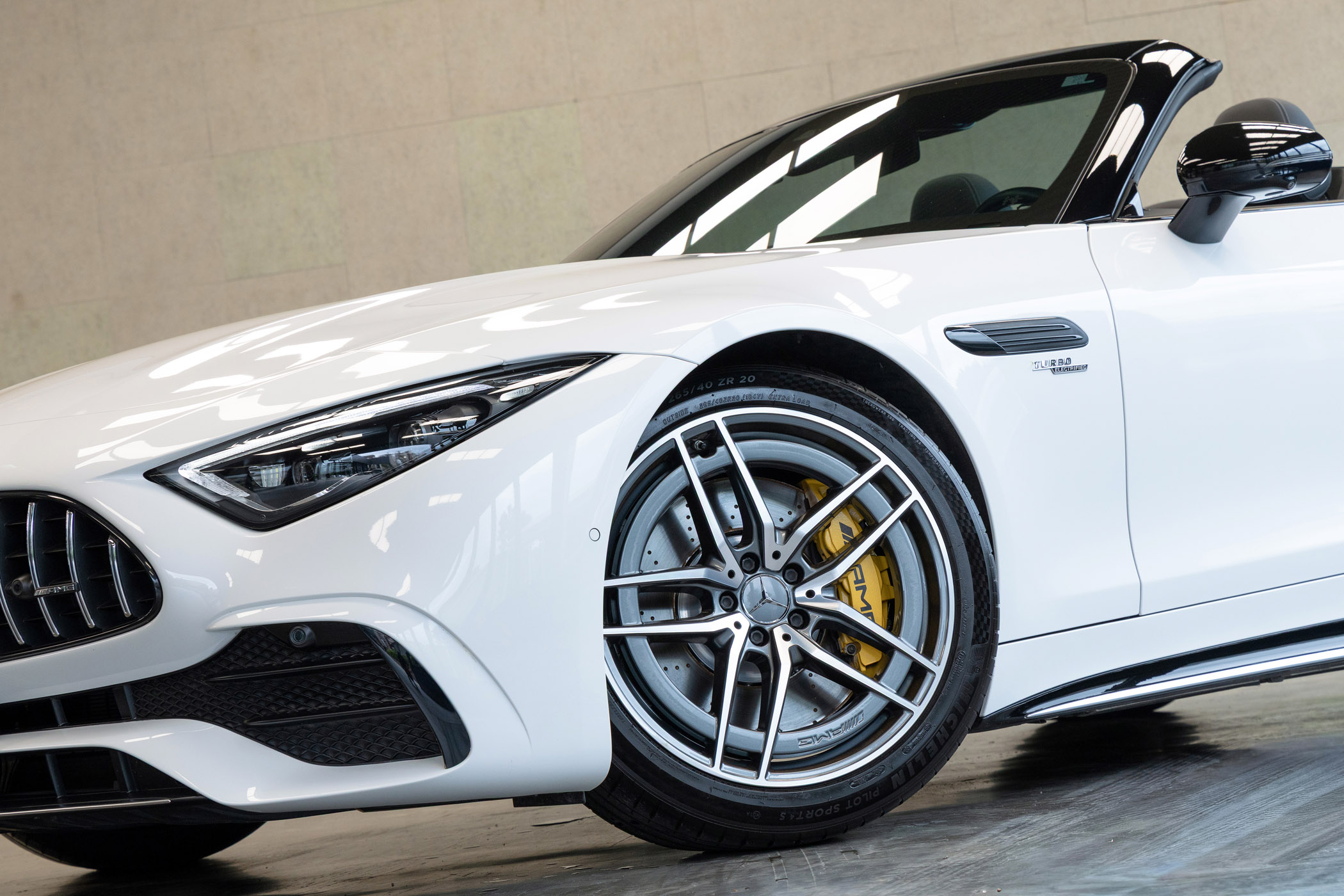 Mercedes-Benz SL43 AMG