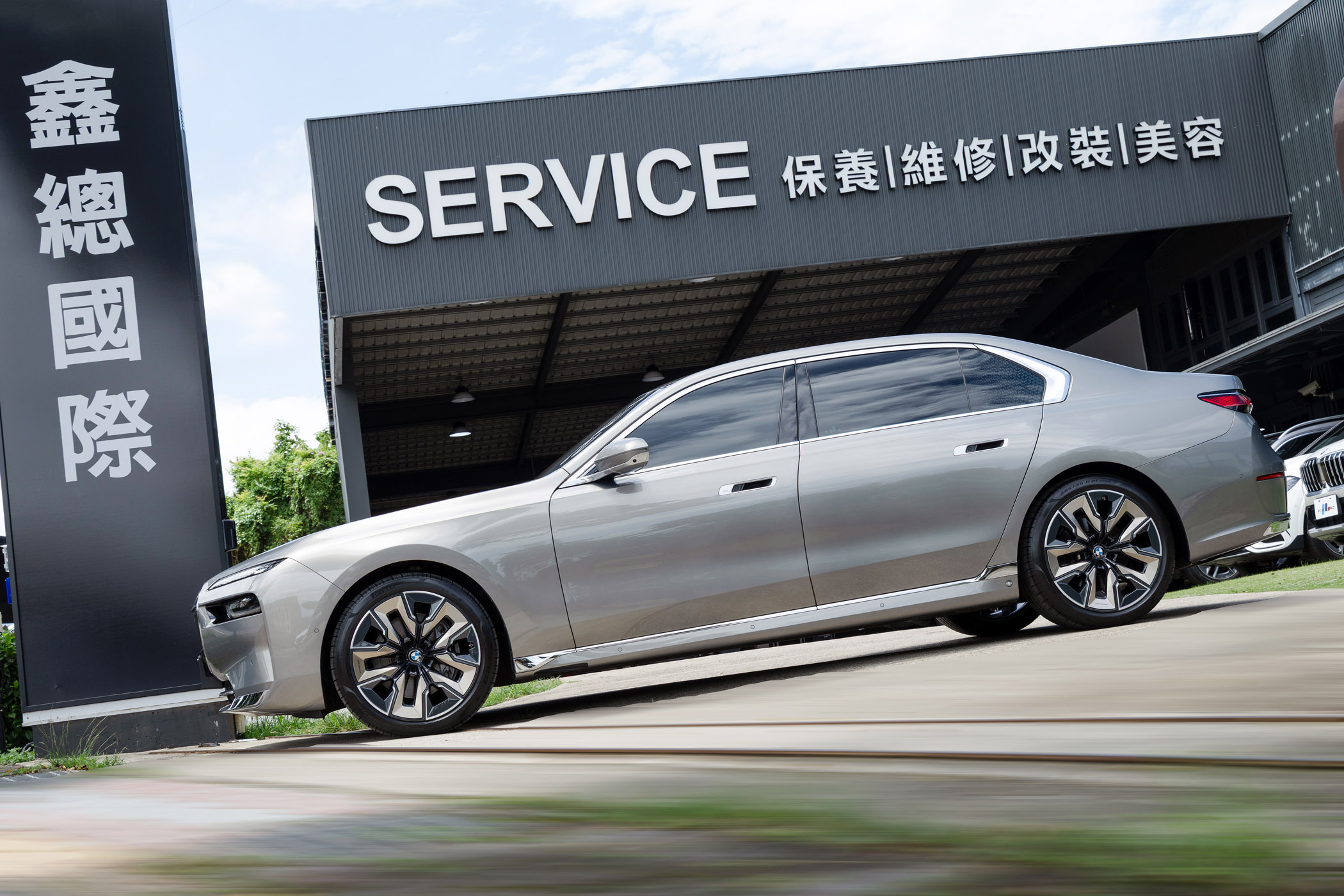 BMW 740i
