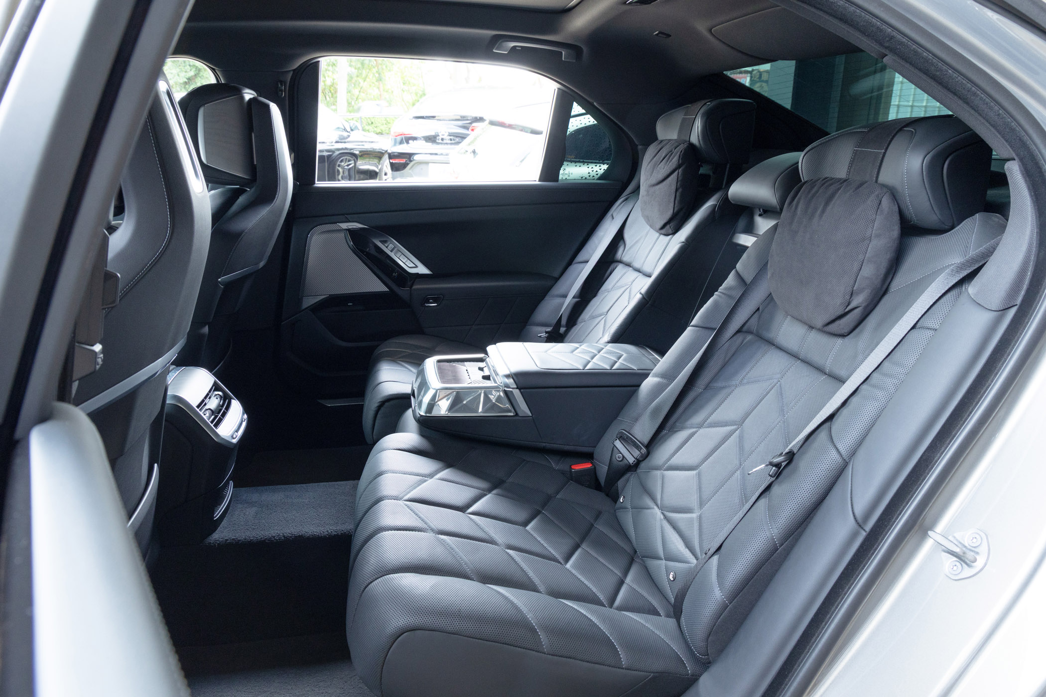 BMW 740i
