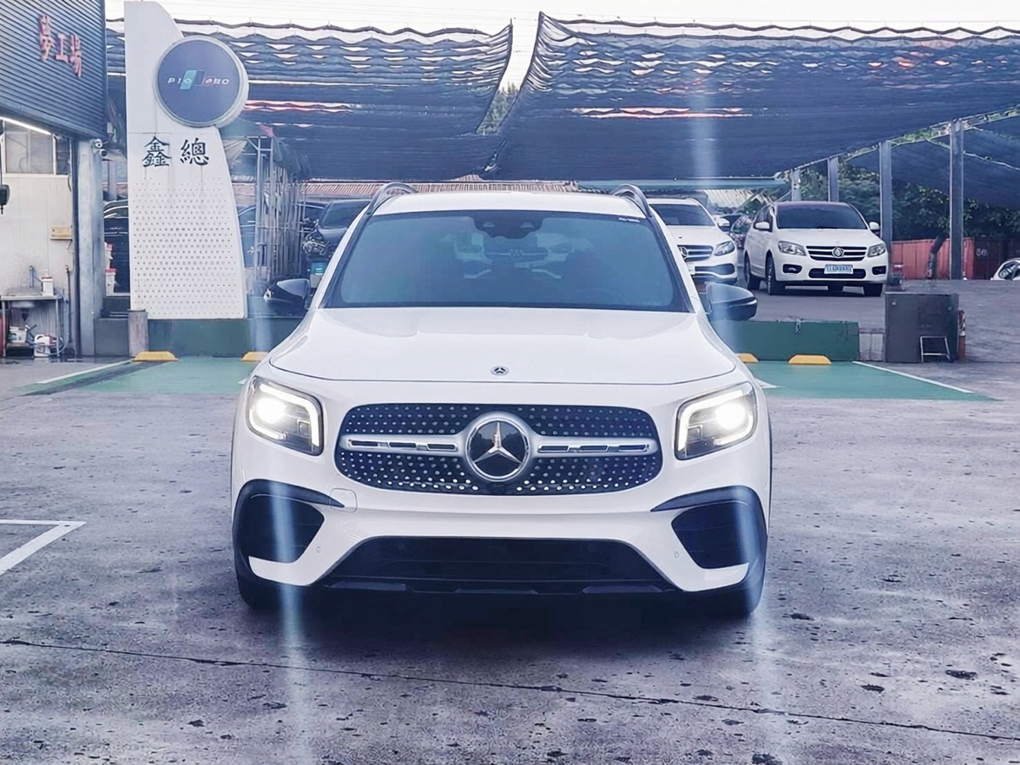 Mercedes-Benz GLB200