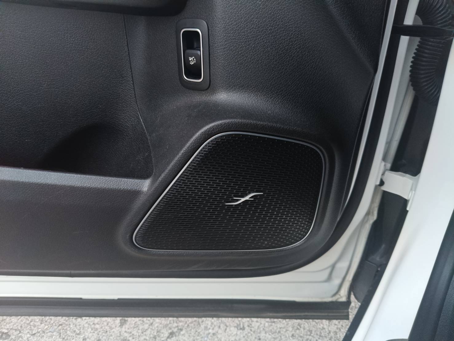 Mercedes-Benz GLB200