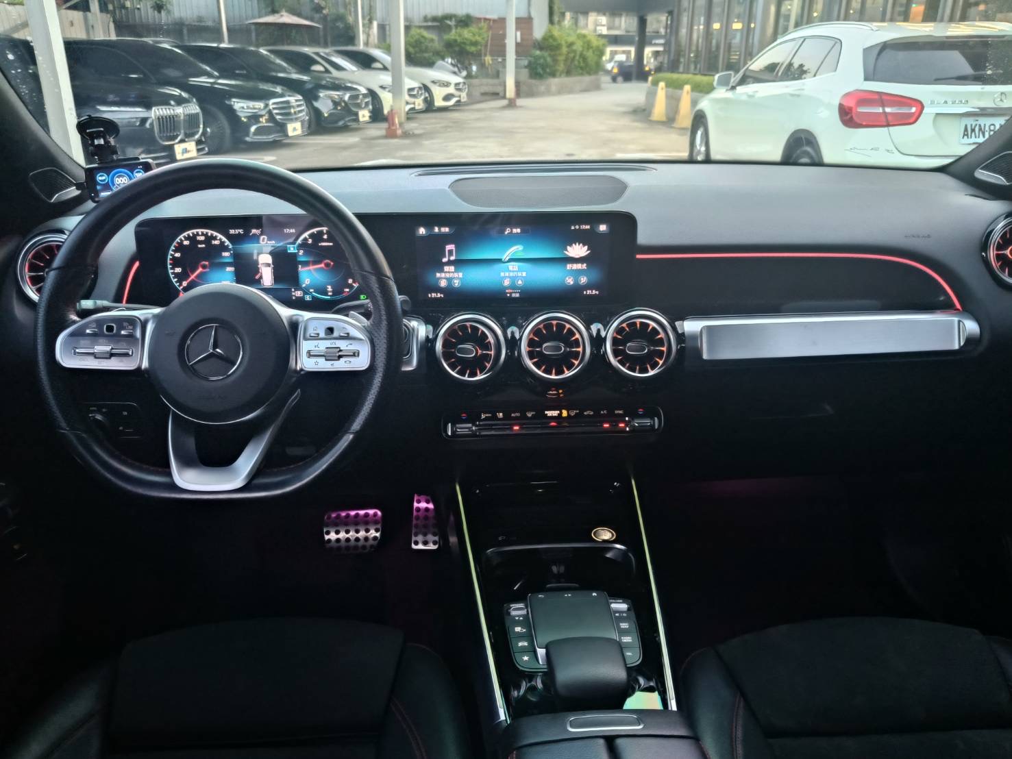 Mercedes-Benz GLB200