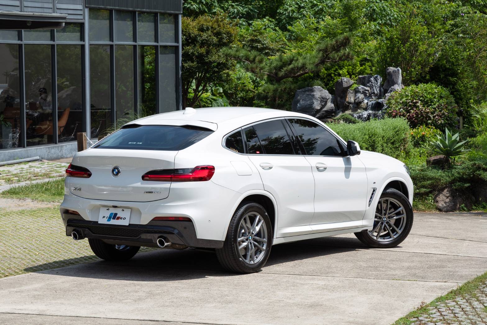 BMW xDrive30i M Sport