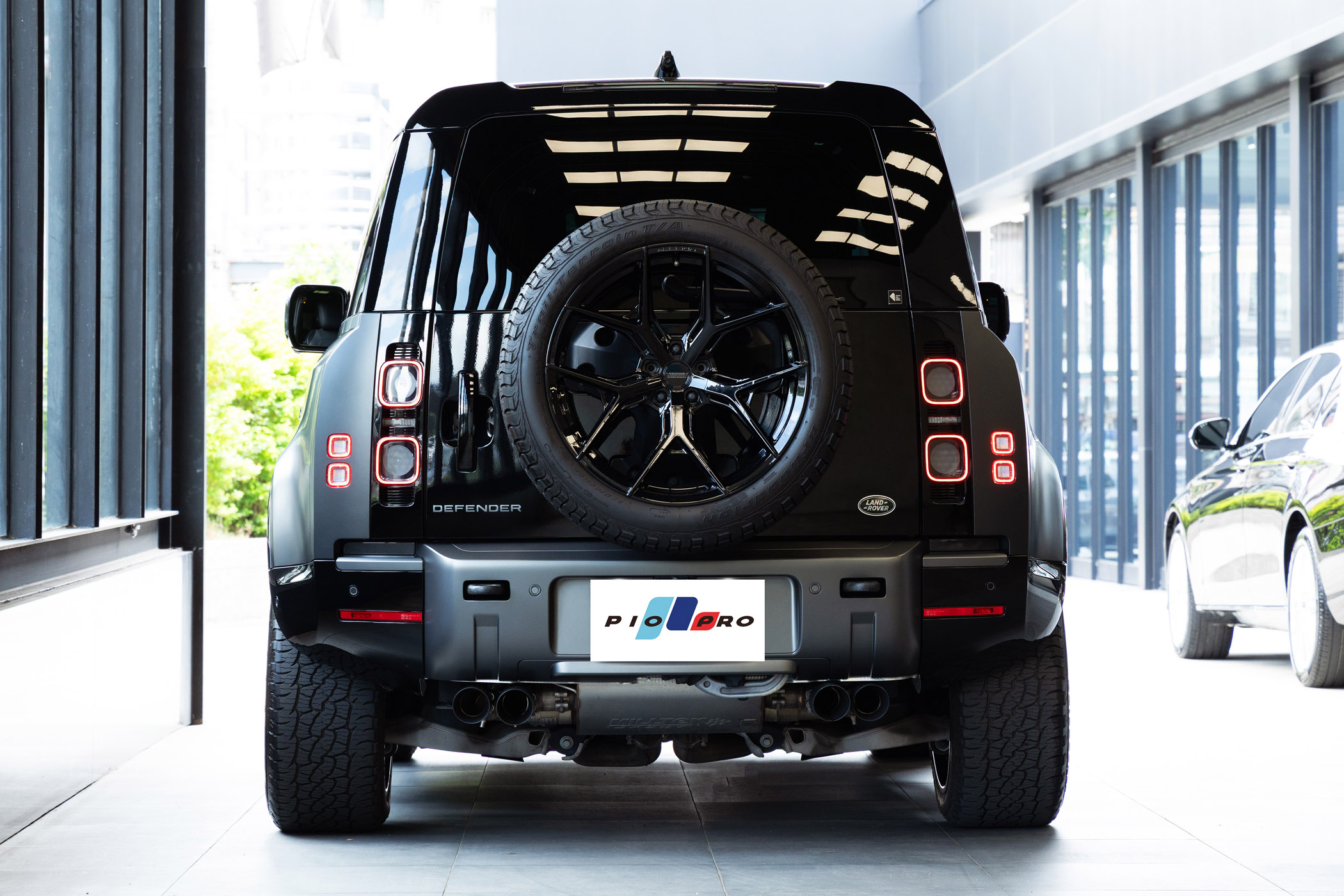 Land Rover Defender