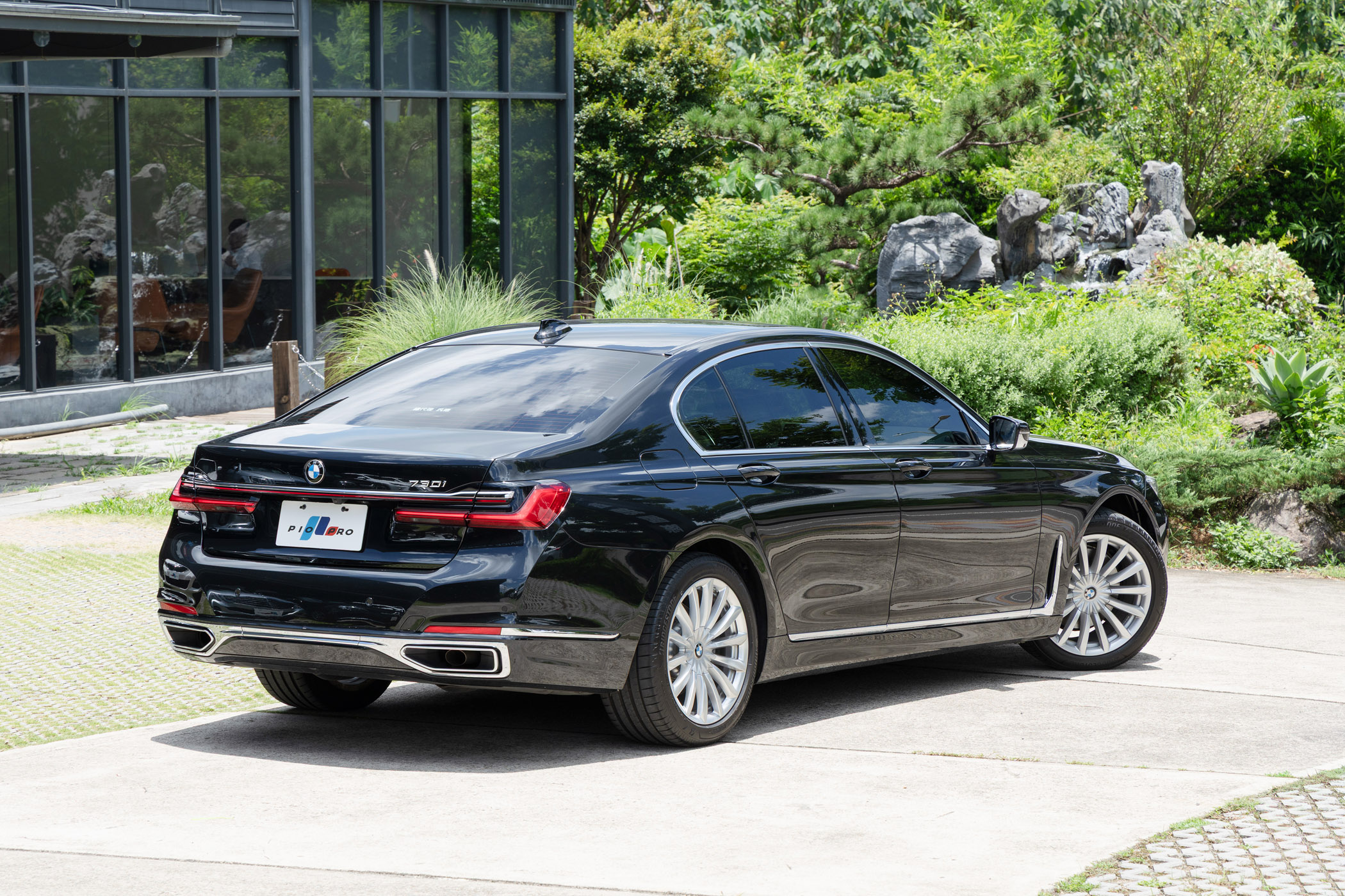 BMW 730i