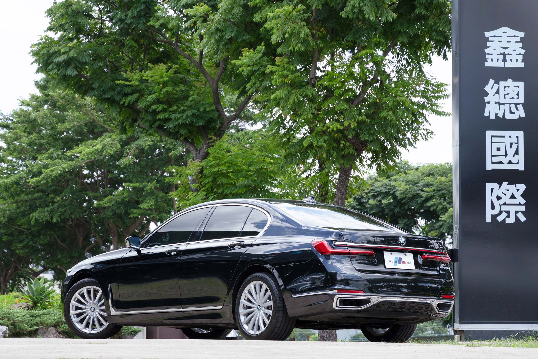 BMW 730i